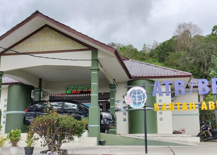 Foto : Kantor Pertanahan Kabupaten Aceh Barat Daya, Jalan Bukit Hijau Komplek Perkantoran Pemerintah Aceh Barat Daya. (Taufik/Narasiterkini.com)