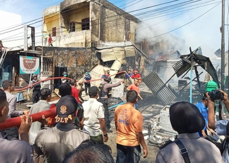 Kebakaran Hanguskan 4 Unit Ruko di Jalan Nasional, Kabupaten Aceh Barat Kamis (2/3/2023) foto/dani