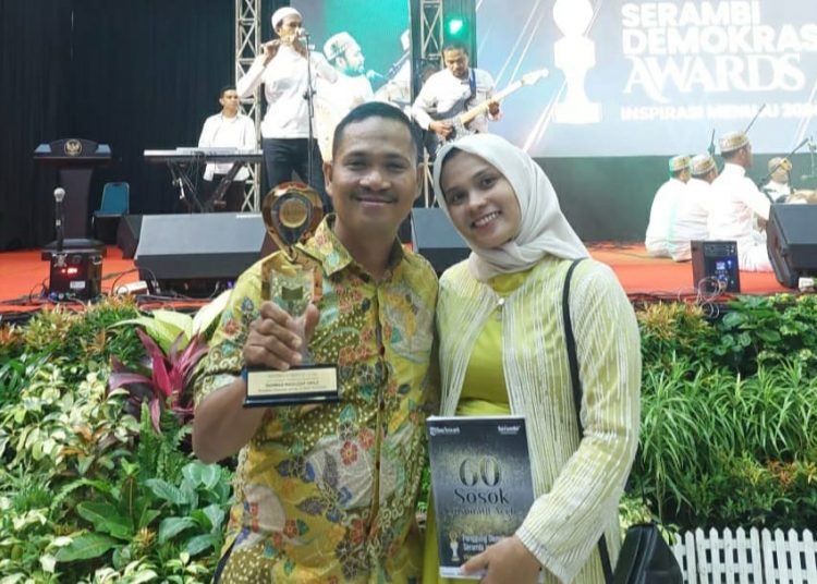Rahmat Maulizar dan istrinya Noviani