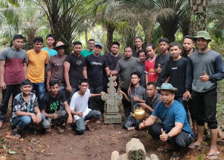 Masyarakat Rambong, Kecamatan Bubon, Aceh Barat Temukan makam kuno era kesultanan Senin (1/5/2023) foto/ist