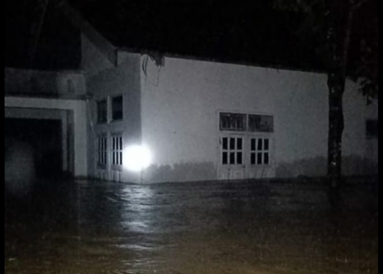 Kondisi rumah terendam banjir Di Desa Lango, Kecamatan Pante Ceureumen, Kabupaten Aceh Barat Senin (20/11/2023) foto/ist