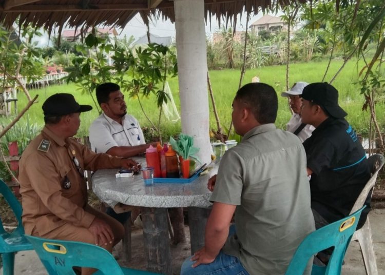 Diskusi pengurus SWI Aceh Barat bersama kechik Gampong Kuta Padang, Rabu (13/12/2023) foto/ist