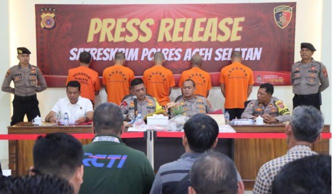 
					Polres Aceh Selatan Ungkap Dua Kasus Pencurian, Kini Para Tersangka Berurusan dengan Hukum