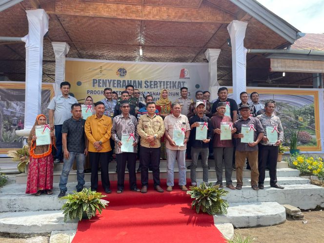 
					PT Socfindo Seunagan Fasilitasi Program Redistribusi Tahun 2023 Petani Mitra, PJ Bupati Nagan Raya Beri Apresiasi 