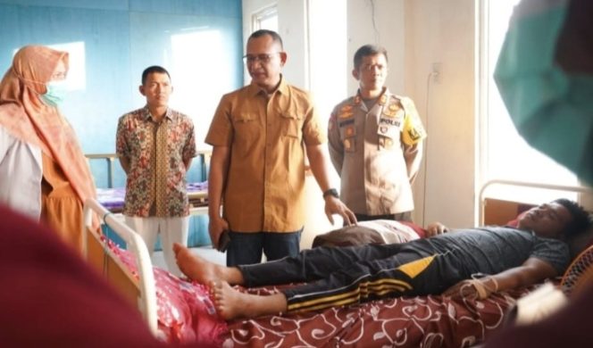 
					Pj Bupati Beserta Unsur Forkopimda Aceh Selatan Kunjungi Petugas Penyelenggara Pemilu yang Sedang Dirawat