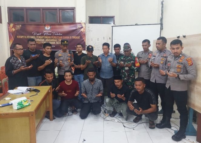 
					Kapolsek Labuhanhaji Timur beserta Petugas Penyelenggara Pemilu Gelar Do’a Bersama