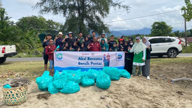 
					HMI Cabang Blangpidie dan Kompas Abdya Bersihkan Sampah Dipantai, Ini Pesan Mereka!