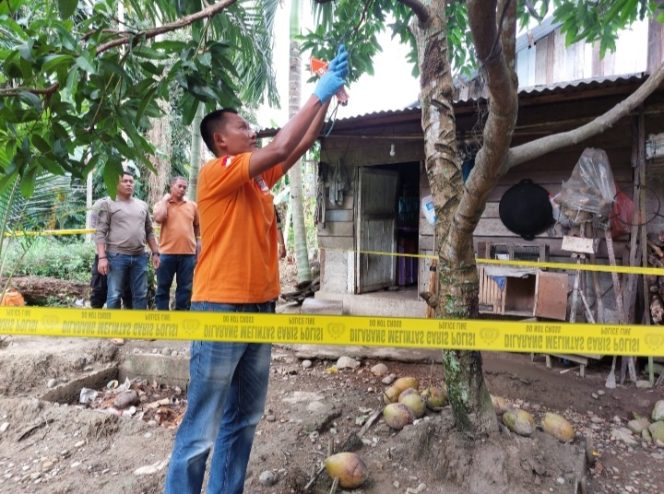 
					Personil Polres Aceh Selatan datangi Rumah Korban Guna Identifikasi TKP Pria Gantung Diri di Kluet Utara
