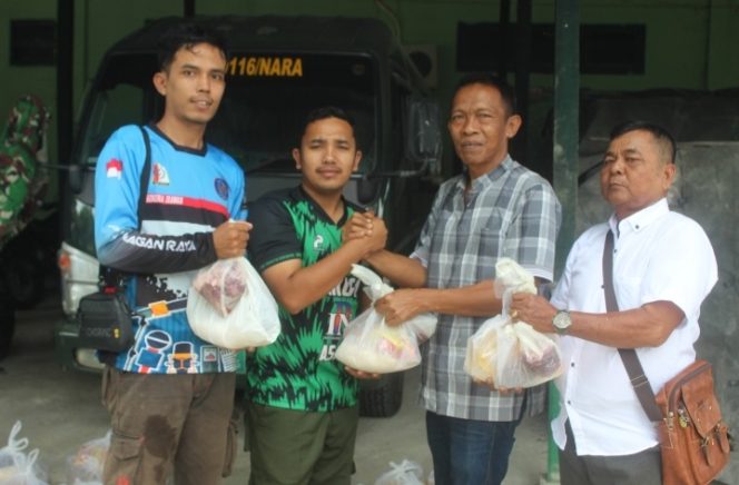 
					Dandim 0116 Nagan Raya Bagikan Daging Meugang untuk Prajurit, Wartawan dan Anak Yatim