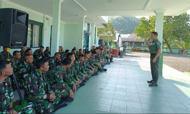 
					Usai Upacara, Dandim 0107/Asel Beri Pengarahan kepada Prajuritnya di Makodim Setempat