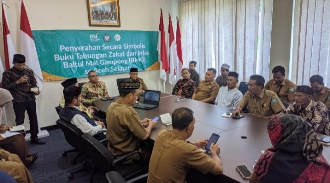 
					Asisten I Pemkab Aceh Selatan Hadiri Acara Penyerahan Buku Tabungan Zakat dan Infak BMG di Gedung BSI Tapaktuan
