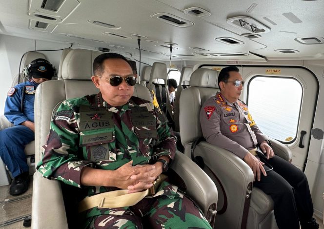 
					Kapolri dan Panglima TNI Patroli Udara Mengecek Kesiapan Mudik di Pelabuhan Gilimanuk