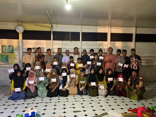 
					Pemerintah Gampong Gunong Pungki Bersama Panitia Kembali Beri Kebahagiaan untuk Anak Yatim