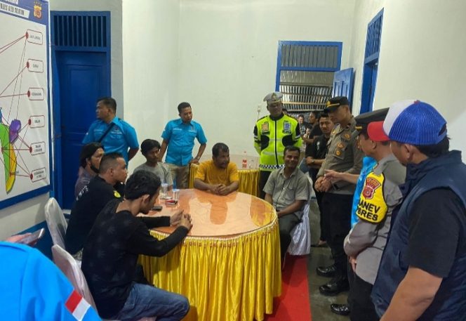 
					Pastikan Pemudik Aman Sampai Tujuan, Petugas Gabungan Polres Aceh Selatan Tes Urin Awak Moda Angkutan Lebaran 1445 H