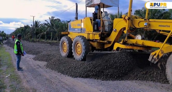 
					PUPR Aceh Barat Lakukan Peningkatan jalan Desa Peunaga Cut Ujong, Kecamatan Mereubo, Kabupaten Aceh Barat Senin (6/5/2024) foto /Dok Pupr