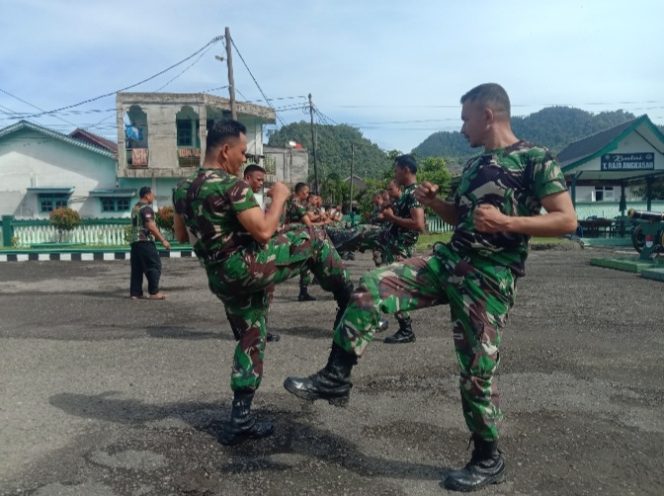 
					Bentuk Pribadi Prajurit yang Berani dan Profesional, Personil Kodim 0107/Asel Gelar Latihan Bela Diri Taktis