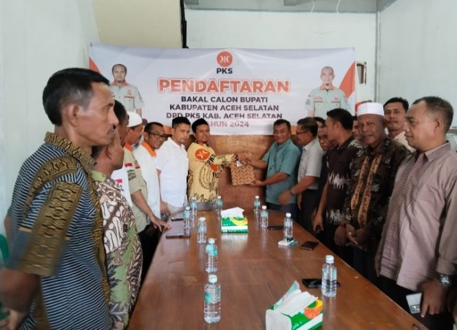 
					Edi Saputra Mendaftar di PKS dan Berharap Partai ini Bisa Mendampinginya Maju pada Pilkada Aceh Selatan Mendatang