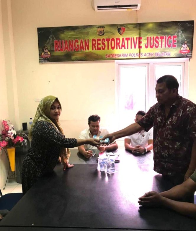 
					Satreskrim Polres Asel Berhasil Selesaikan Perkara Penipuan dan Penggelapan di Aceh Selatan dengan Restorative Justice
