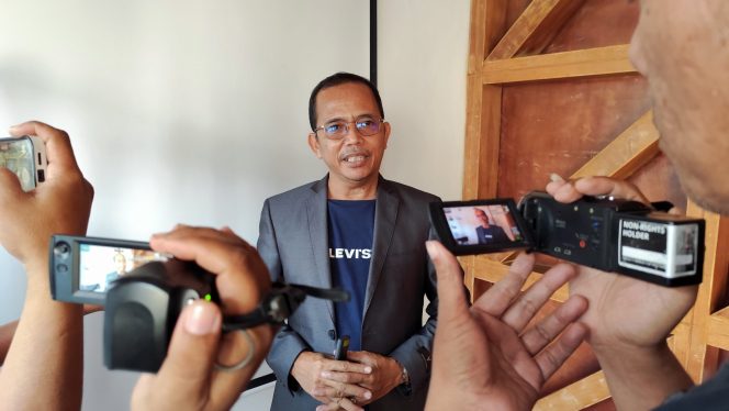 
					Hasil Survei ARCI Menunjukkan Elektabilitas Fandi Utomo Masuk Lima Besar di Pilkada Sidoarjo 2024