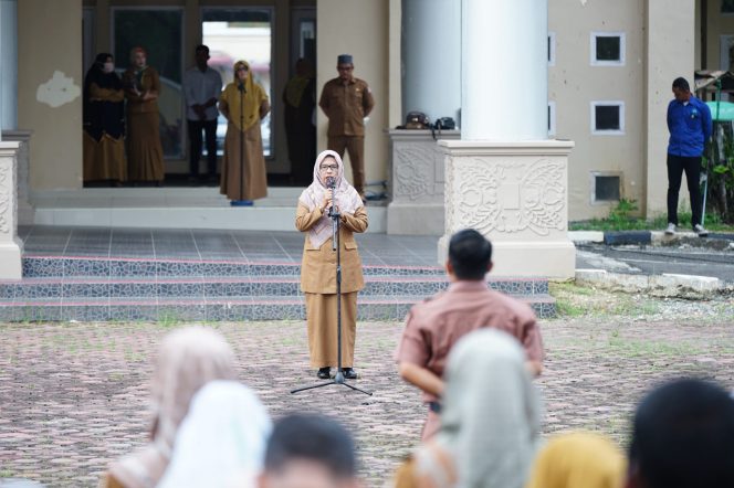 
					Pimpin Apel, Kadis Kominfotik Nagan Raya Paparkan Tugas Pokok di Hadapan ASN dan THL