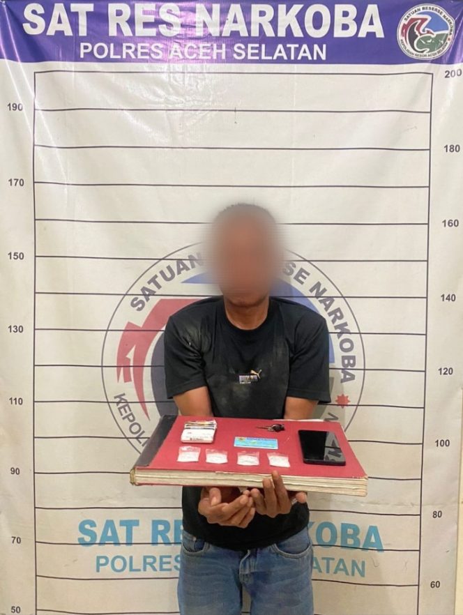 
					Akui Sabu Miliknya, Seorang Warga Pasie Raja Ditangkap oleh Satres Narkoba Polres Aceh Selatan