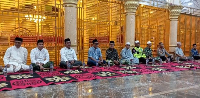 
					Meski Hujan, Plt Asisten II Setdakab Asel tetap Lepas Pawai Takbir Idul Adha di Tapaktuan