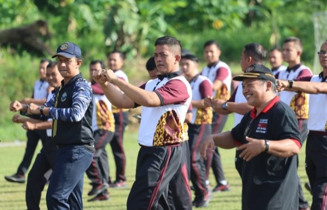 
					Momen Perigatan Hari Bhayangkara ke- 78, Polres Aceh Selatan Gelar Olahraga Bersama Unsur Intansi Kabupaten Setempat