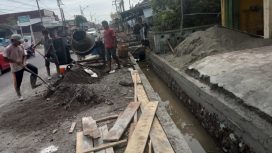 Pembangunan Drainase di Perkotaan Meulaboh Aceh Barat Senin (8/7/2024) foto/metrozone