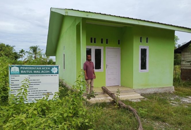 
					Pembangunan Rumah Layak Huni dari Baitul Mal Aceh, di Gampong Ujong Patihah, Kecamatan Kuala, Kabupaten Nagan Raya, Minggu (14/7/2024) foto/dani