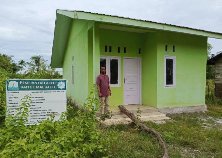 Pembangunan Rumah Layak Huni dari Baitul Mal Aceh, di Gampong Ujong Patihah, Kecamatan Kuala, Kabupaten Nagan Raya, Minggu (14/7/2024) foto/dani