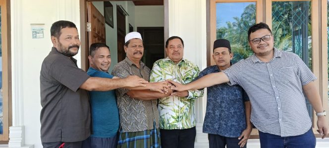 
					Saat Kunjungan Silaturahmi, Tgk Bukhari Nyatakan Sikap Dukung TRK untuk Jadi Bupati Nagan Raya