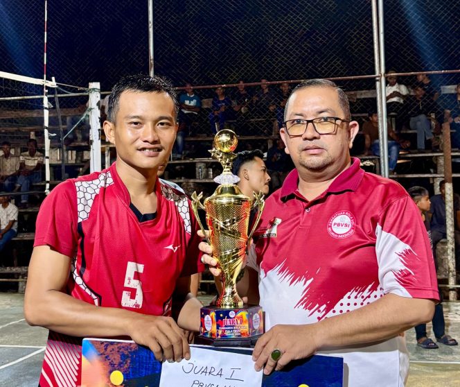 
					Tarkam Se-Nagan Raya Tim Volleyball Simpang Deli Kilang Bawa Pulang Juara Utama