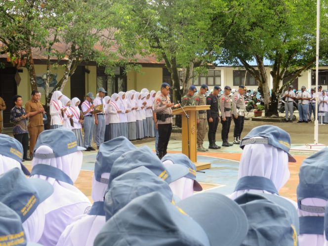 
					Brimob Aceh Gelar Saweu Sikula Di SMA Negeri 1 Seunagan
