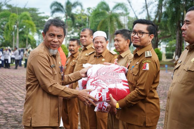 
					Semarakkan HUT ke-79 RI, Pemkab Nagan Raya Bagikan Ribuan Bendera Merah Putih