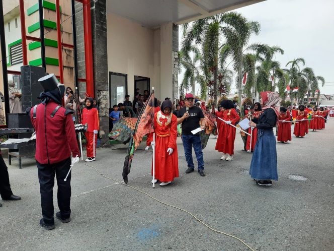 
					Bertindak Sebagai MC, Bang Joni Eumpang Breuh Ikut Meriahkan Lomba Gerak Jalan Indah di Ibukota Suka Makmue