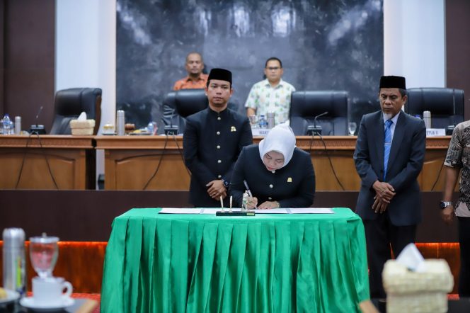 
					DPRK Nagan Raya Sahkan APBK Tahun Anggaran 2025