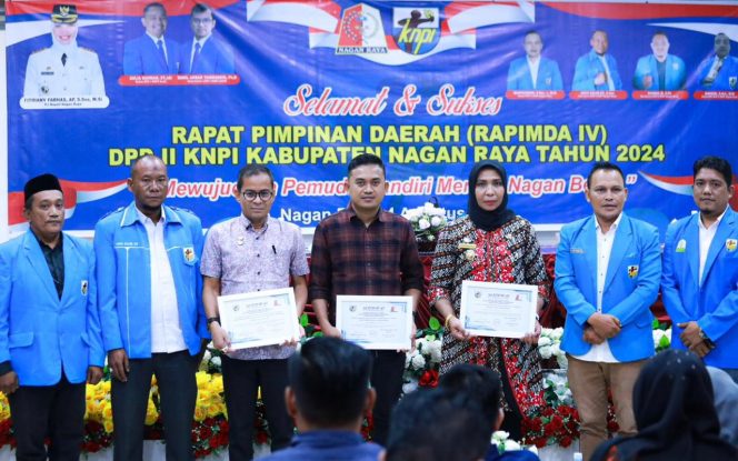 
					Pj Bupati Nagan Raya Fitriany Farhas Membuka Rapat Pimpinan Daerah (Rapimda) IV DPD KNPI