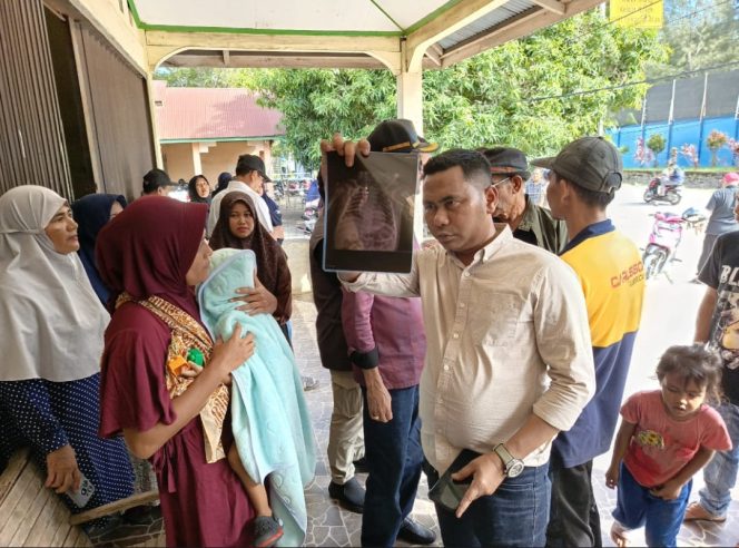 
					Ketua Tim Pansus DPRA melihat hasil ronsen paparan debu batubara bersama Masyarakat Desa Peunaga Cut Ujong, Kecamatan Mereubo Kabupaten Aceh Barat, Senin (16/9/2024) foto/dani