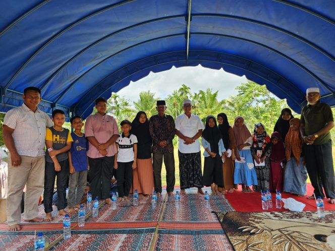 
					Raih Kemenangan Tarkam Bola Kaki HUT RI, Pemuda Kuta Trieng Gelar Syukuran dan Santuni Anak Yatim