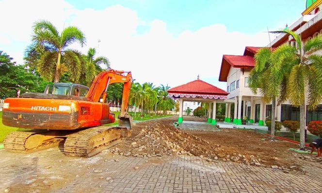 
					PUPR Perbaiki Halaman Kantor Bupati Aceh Barat