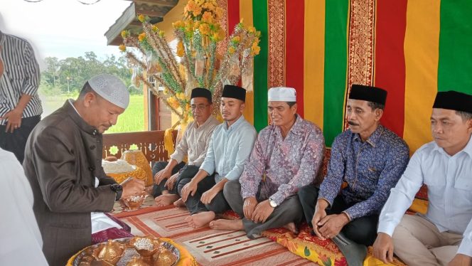 
					Abi  Husaini Ishak Peusijuk Paslon “Aman” dan anggota DPRK Nagan Raya