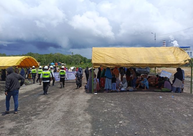 
					Breaking News: Warga Peunaga Cut Ujong Blokir Jalan Hauling Batubara PT MiFa Bersaudara