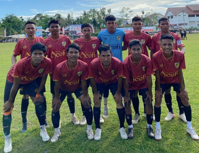 
					Tim Samuray FC foto bersama di lapangan Andalas, Desa Lapang Kecamatan Johan Pahlawan, Kabupaten Aceh Barat Minggu (27/10/2024) foto/dok/panitia 