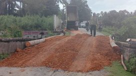 PUPR Aceh Barat Lakukan penimbunan jembatan penghubung Desa Pinem-cot Lampise, Kecamatan Samatiga, Aceh Barat Sabtu (5/10/2024) foto/ dok PUPR