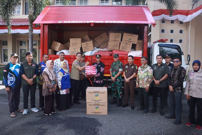 
					Tangani Bencana, Pemkab Nagan Raya Terima Bantuan Logistik dari Kemensos RI