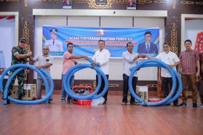 
					Pemkab Nagan Raya Kembali Serahkan Pompa Air Bantuan Kementan kepada 24 Kelompok Tani
