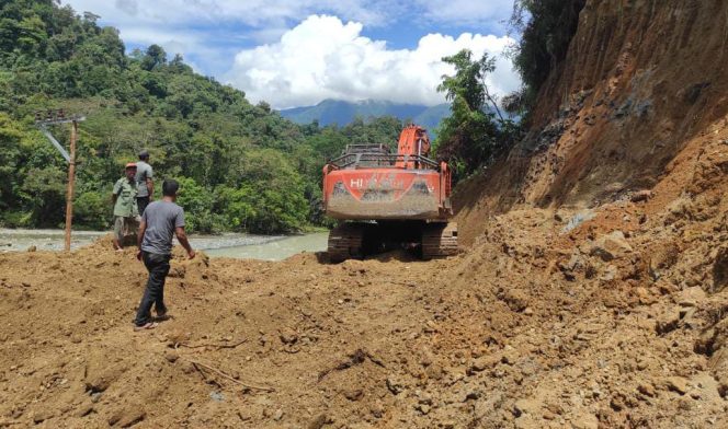 
					PUPR Aceh Barat Tangani Tiga Titik Ruas Jalan Jambak-Sikundo