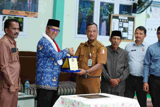 
					Pj Bupati Nagan Raya Resmikan Studio Esempesa Seunagan Podcast