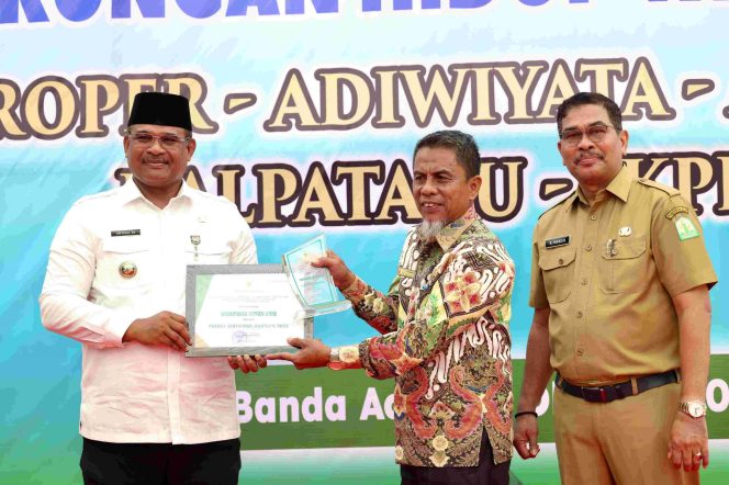 
					Apresiasi atas Upaya Peningkatan Kualitas Lingkungan Hidup, Pemkab Nagan Raya Terima Penghargaan dari Pemerintah Aceh