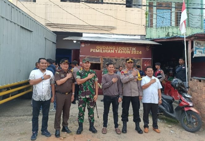 
					Jamin Keamanan Surat Suara Pilkada, Dandim dan Kapolres Aceh Selatan Lakukan Pengecekan Langsung ke Lokasi Gudang Logistik